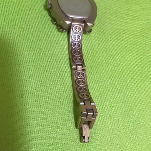 LUCKY BRAND Women's Gold Flower Horseshoe Shape Watch With Book & Black Box - Picture 10 of 16